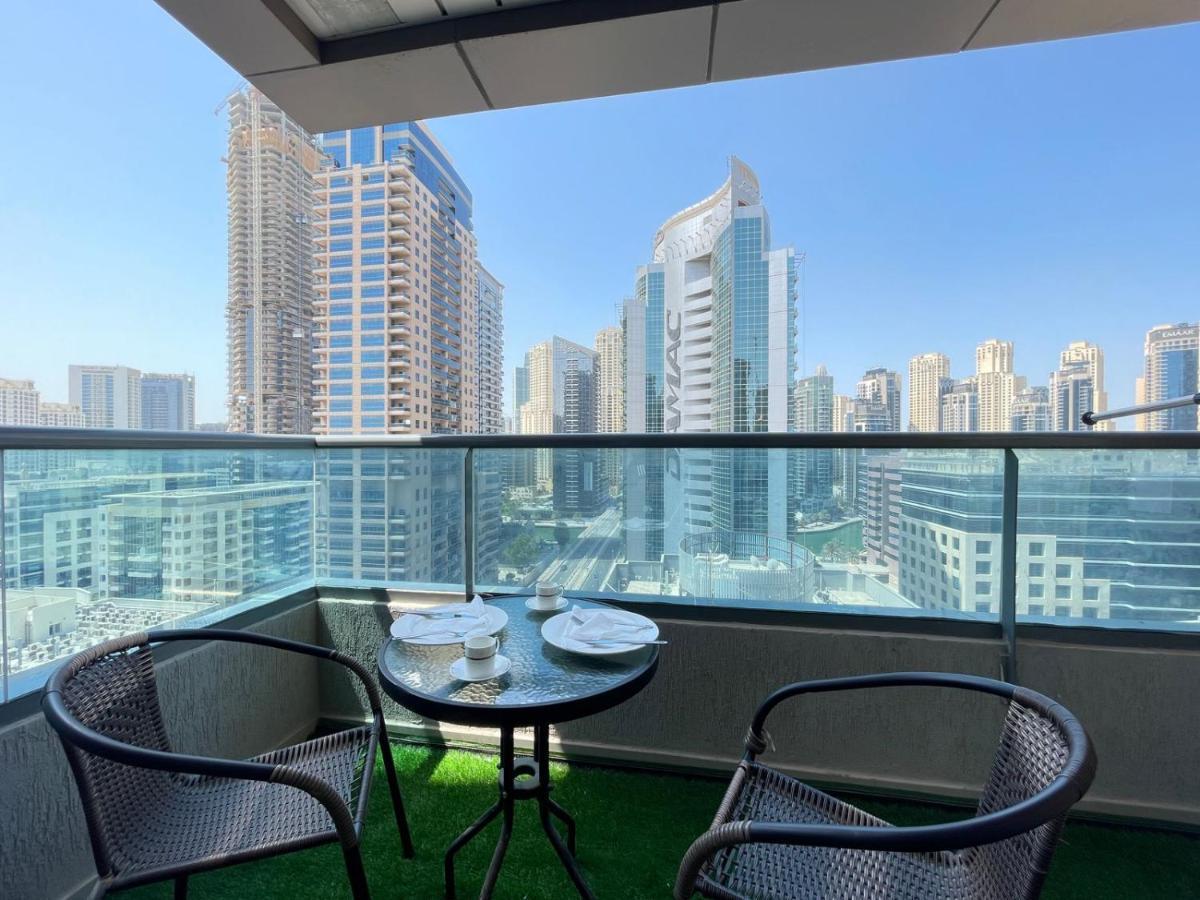 Private Gorgeous Room With Marina View With Shared Kitchen 두바이 외부 사진