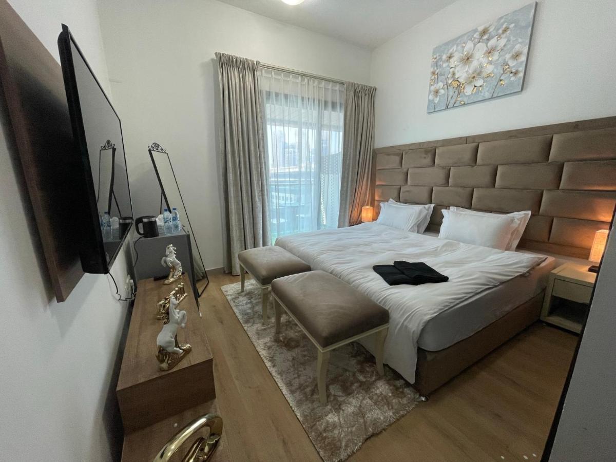 Private Gorgeous Room With Marina View With Shared Kitchen 두바이 외부 사진